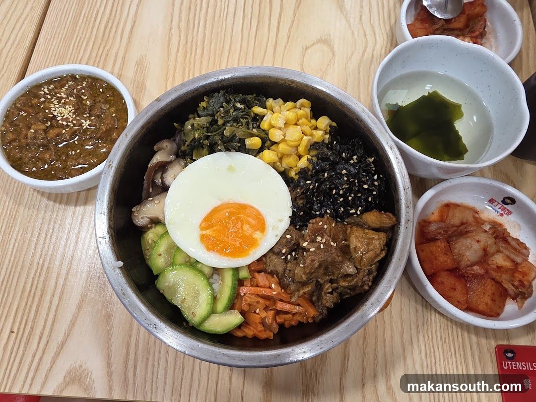 Bibimbap with Side Dishes