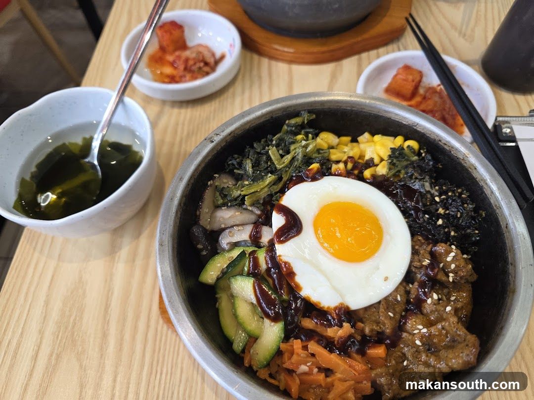 Bibimbap with sides