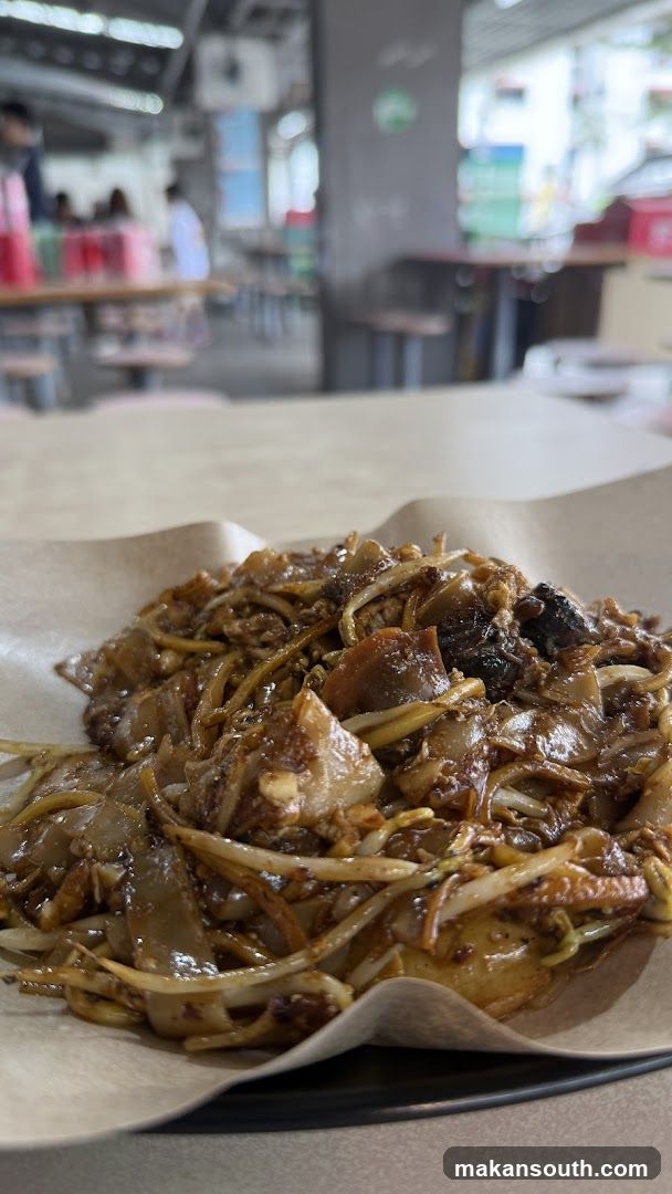 Stir-fried noodles with bean sprouts