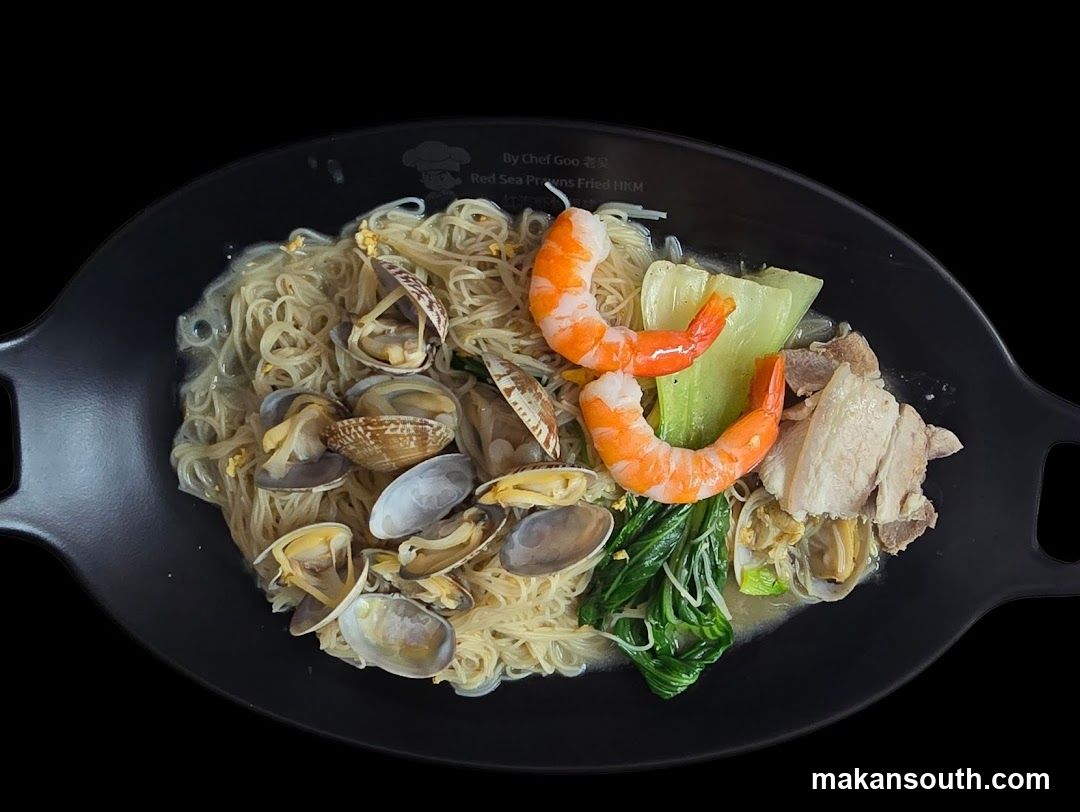 Noodles with Seafood and Pork