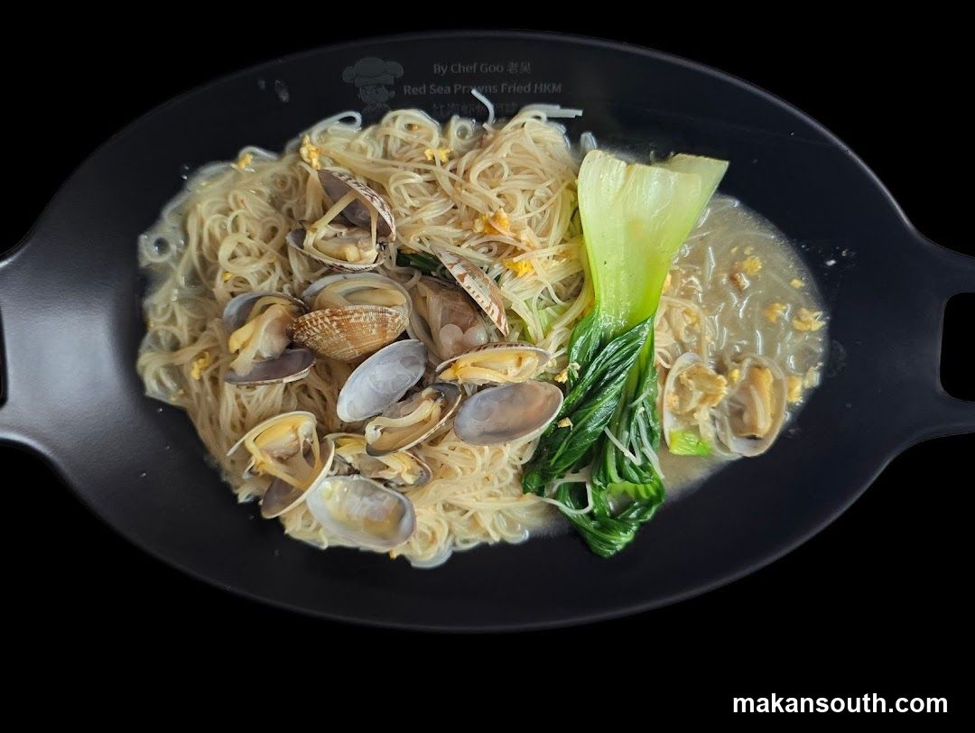 Fried Bee Hoon with Clams