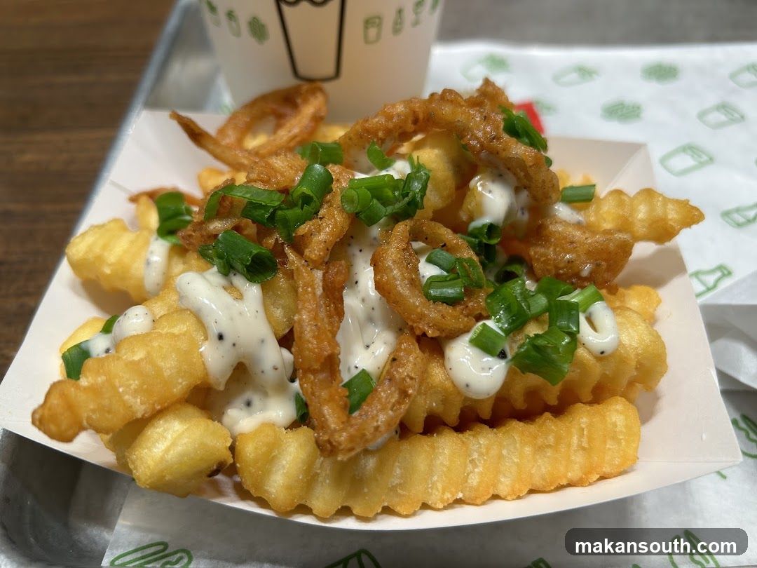 Crinkle-cut fries with toppings