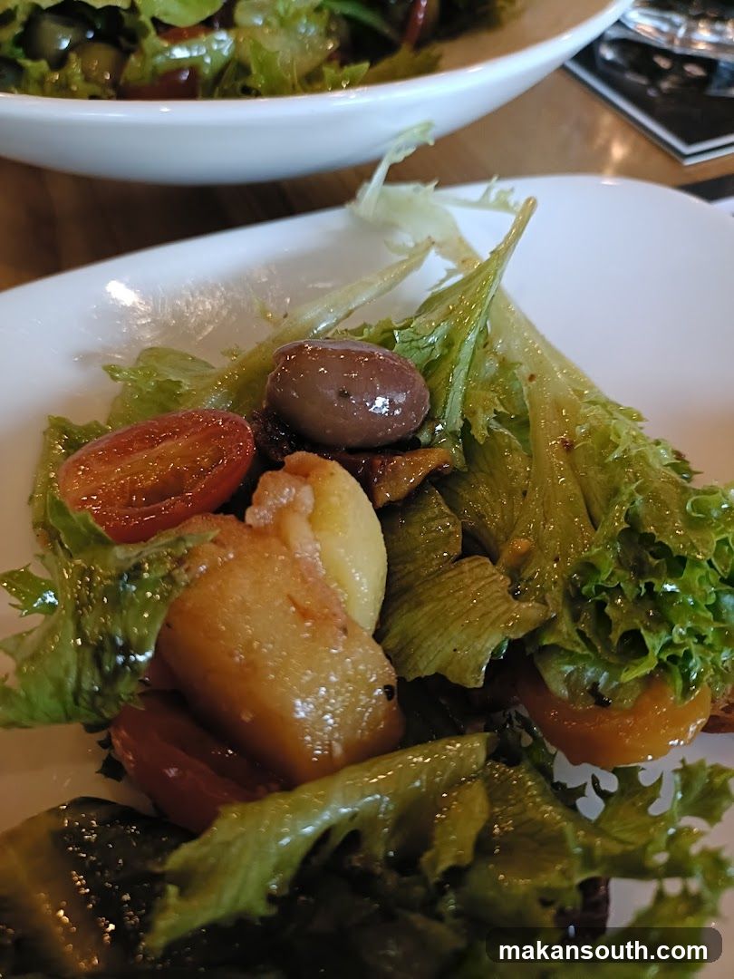 Salad with Olives and Tomatoes