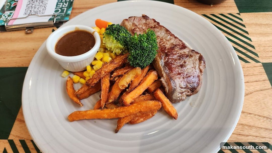 Steak with Sweet Potato Fries and Vegetables