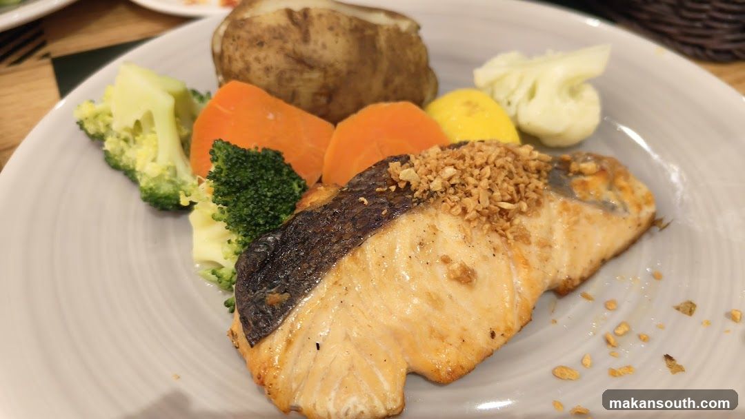 Salmon with Vegetables and Baked Potato