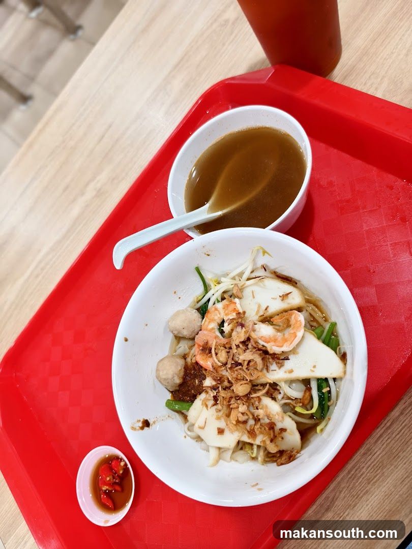 Noodle Dish with Shrimp and Fish Cake