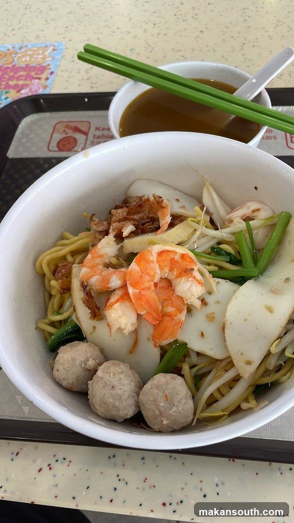 Noodles with Shrimp and Fish Cakes