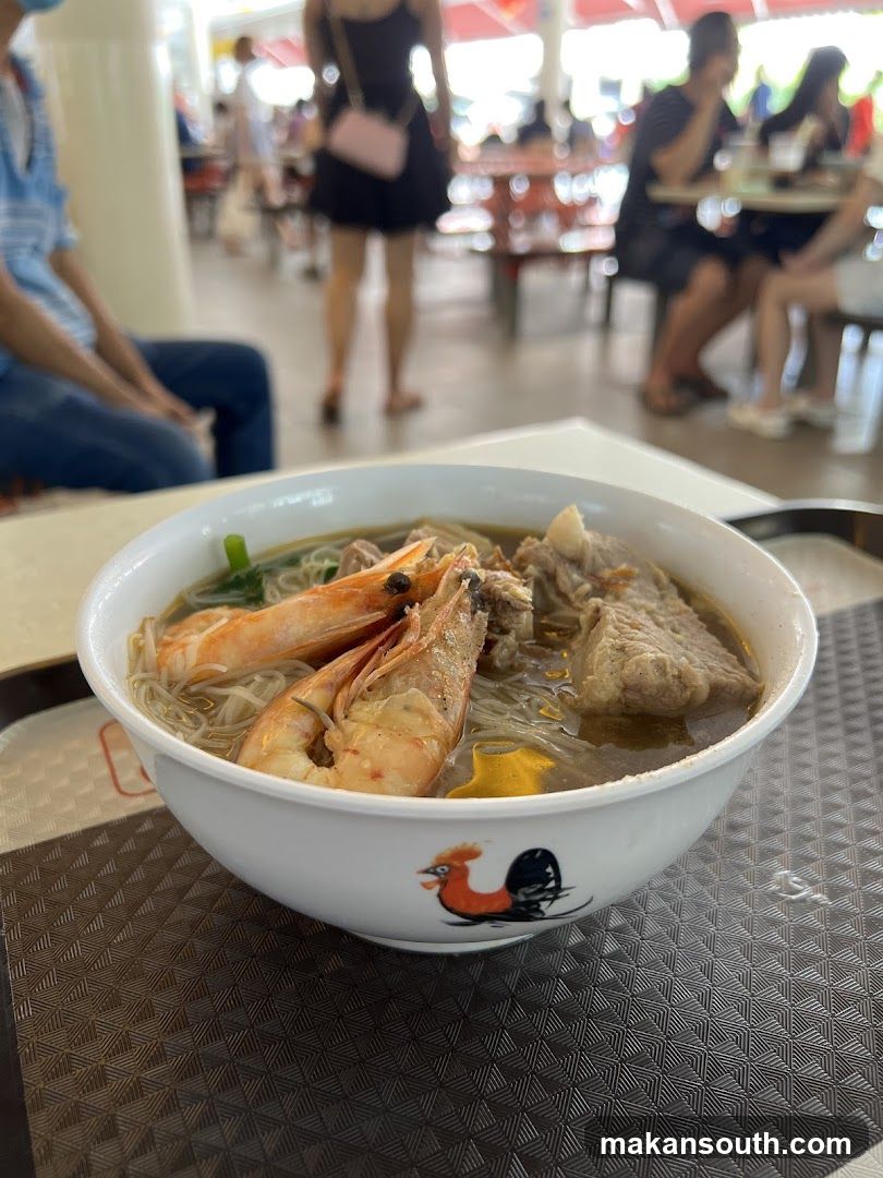 Bowl of noodles with shrimp and meat
