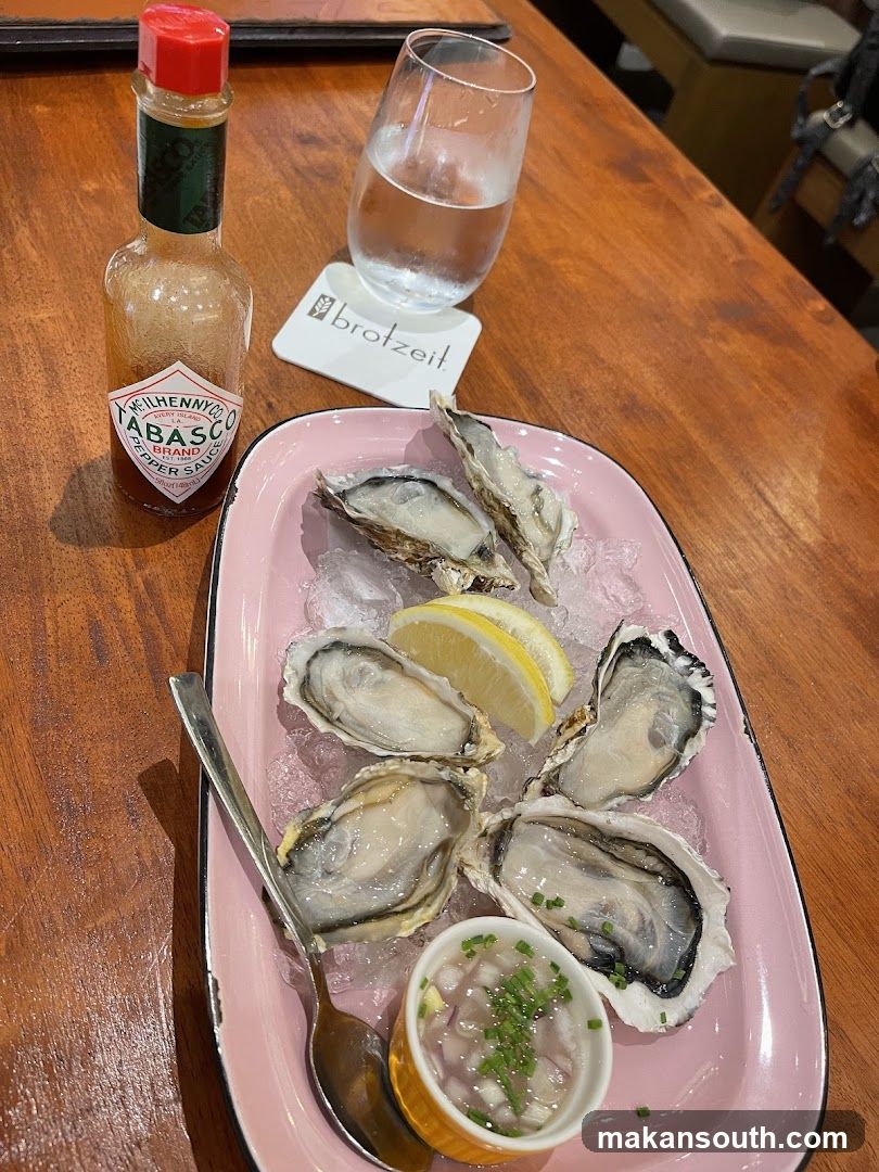 Oysters with Tabasco and Lemon