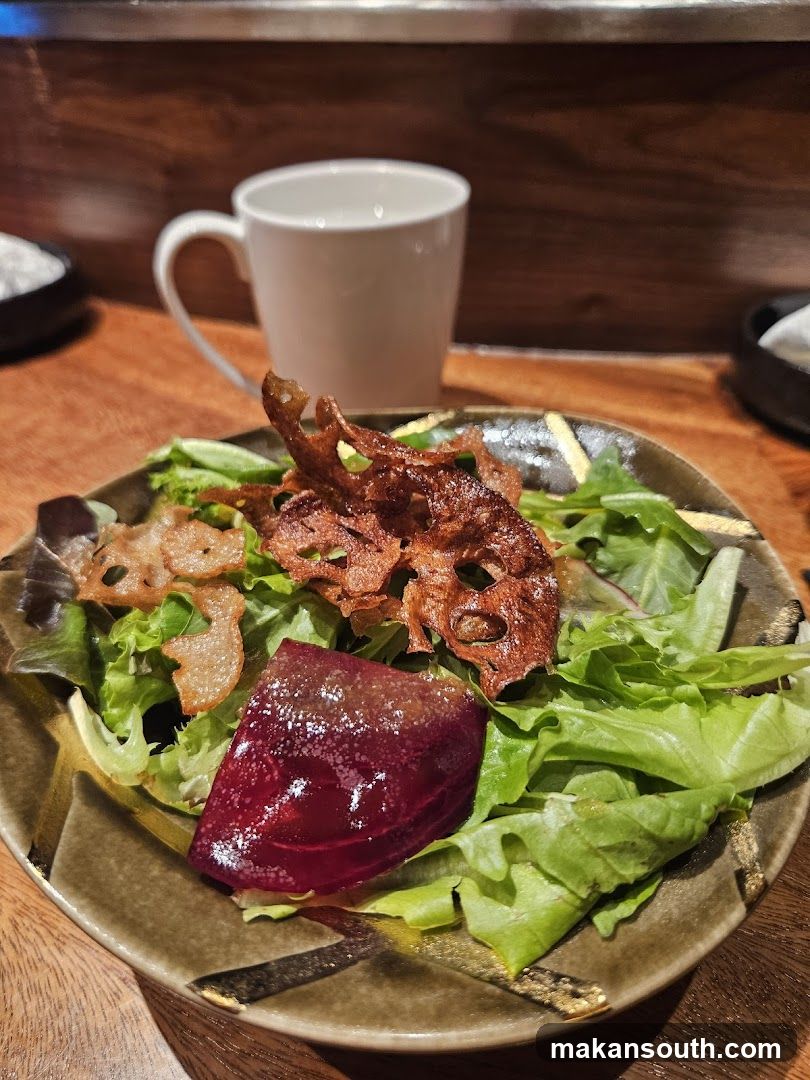 Salad with Beet and Crispy Topping