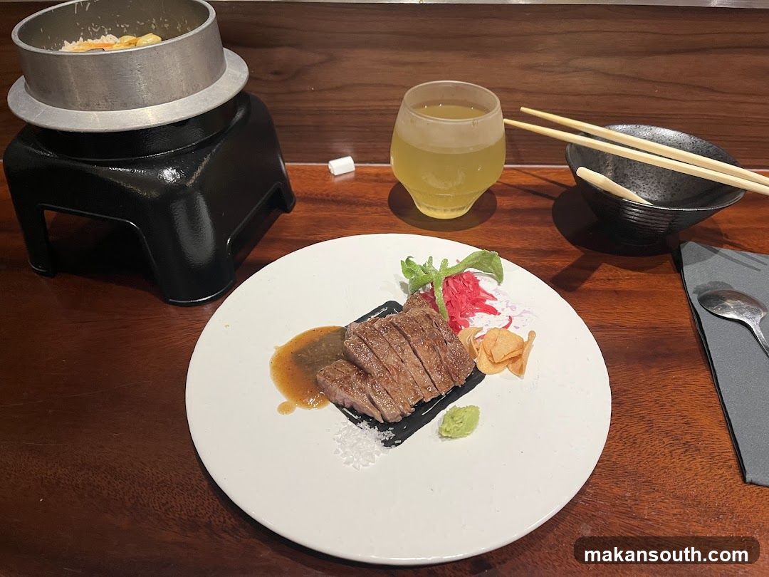 Sliced beef with rice and drink