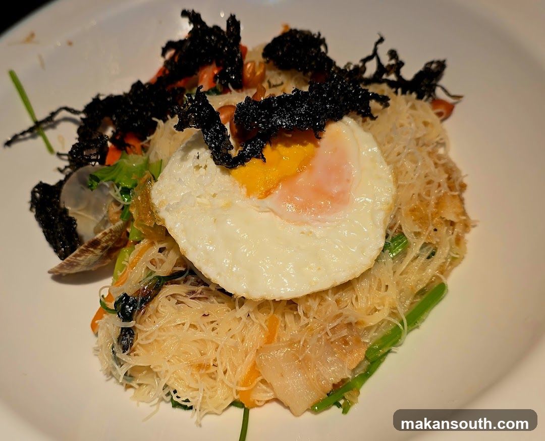 Fried Noodles with Egg and Seaweed