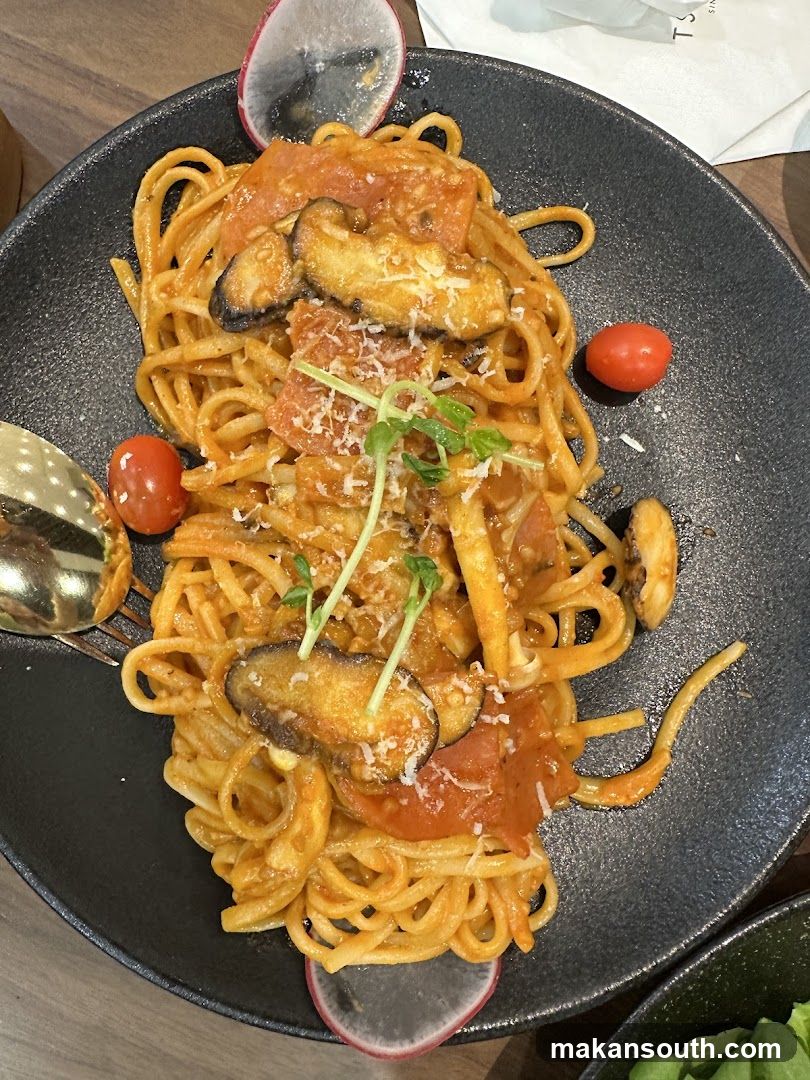 Pasta with Mushrooms and Tomatoes