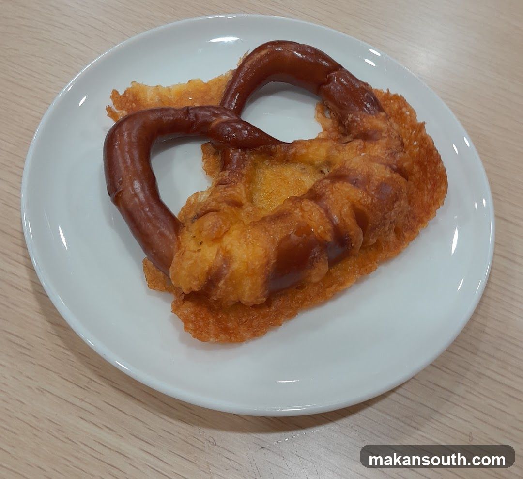 Pretzel with Cheese