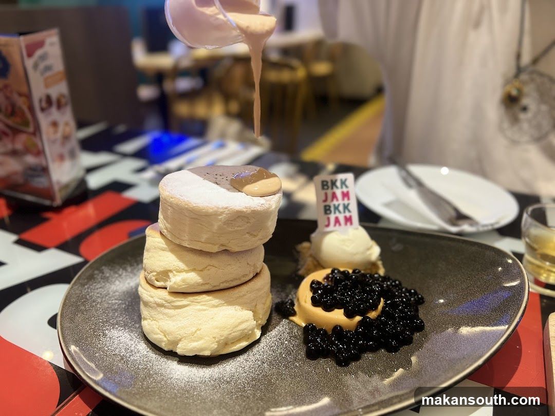 Soufflé Pancakes with Toppings