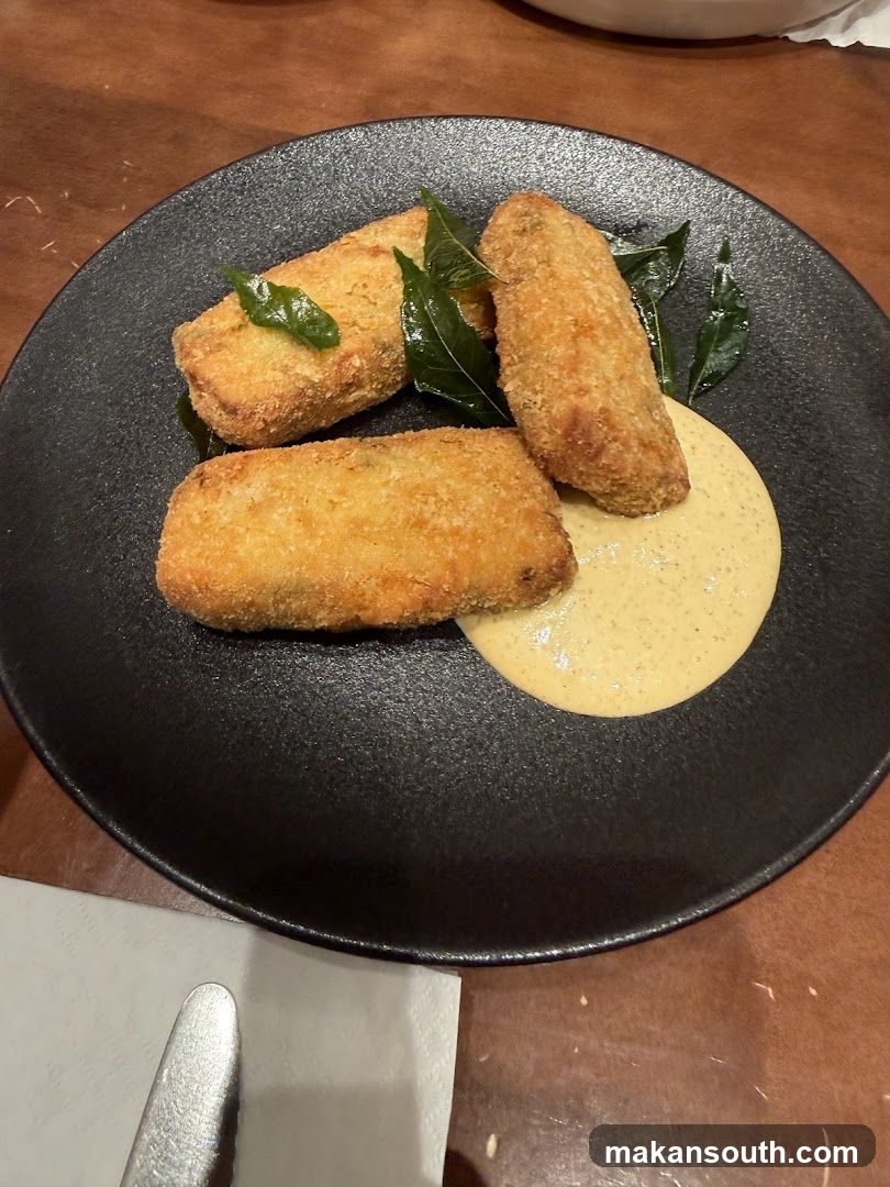 Fried Appetizers with Sauce
