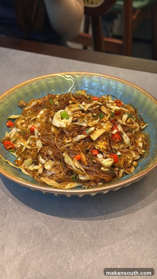 Stir-fried glass noodles with vegetables and chili
