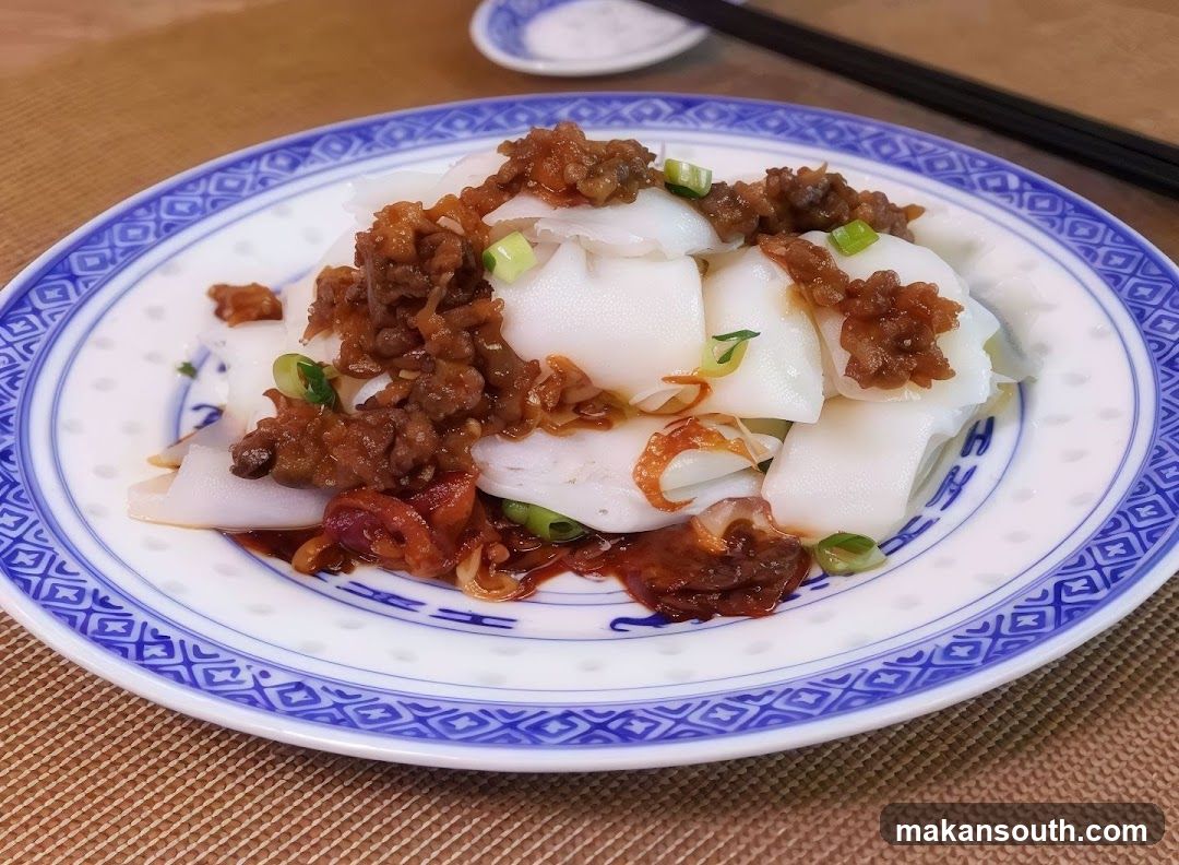 Steamed Rice Rolls with Minced Meat