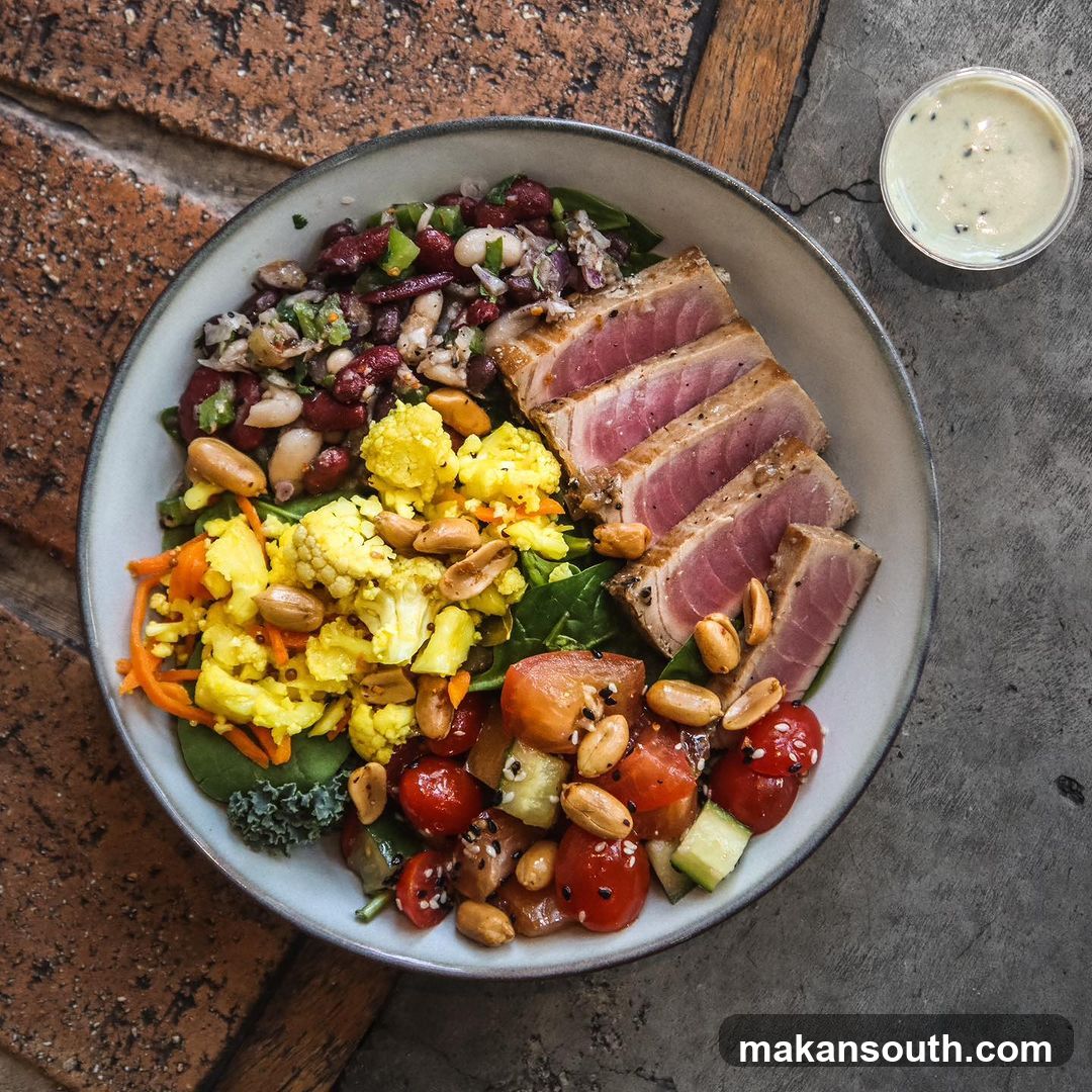 Seared Tuna Salad Bowl