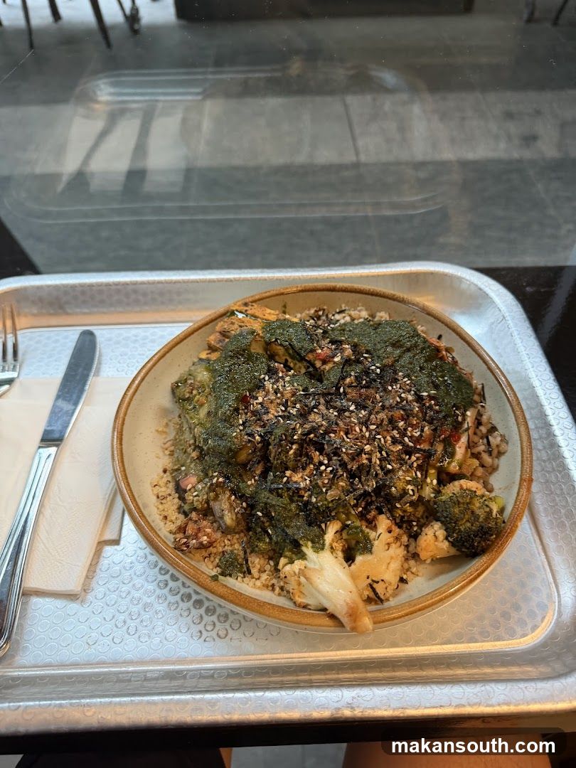 Grain bowl with roasted vegetables