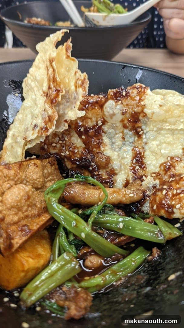 Noodles with Fried Tofu Skin and Vegetables