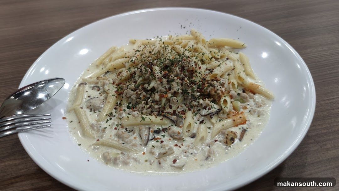 Creamy Pasta with Meat and Mushrooms