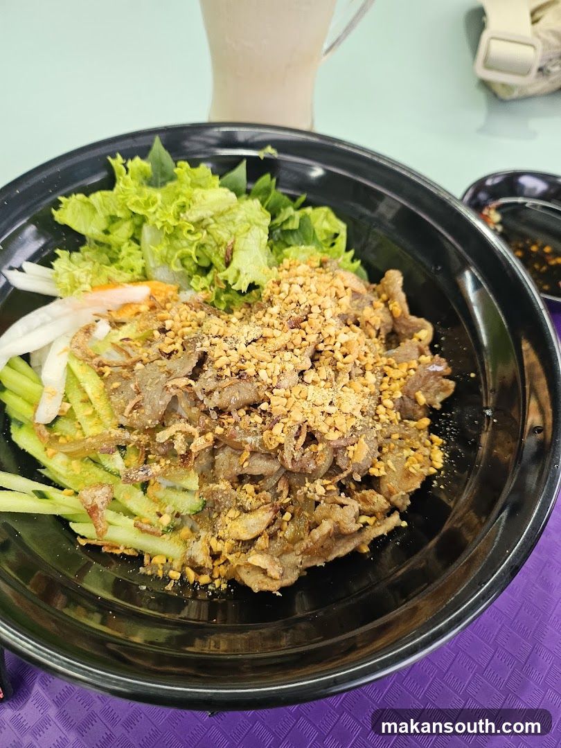 Bowl of noodles with beef and vegetables