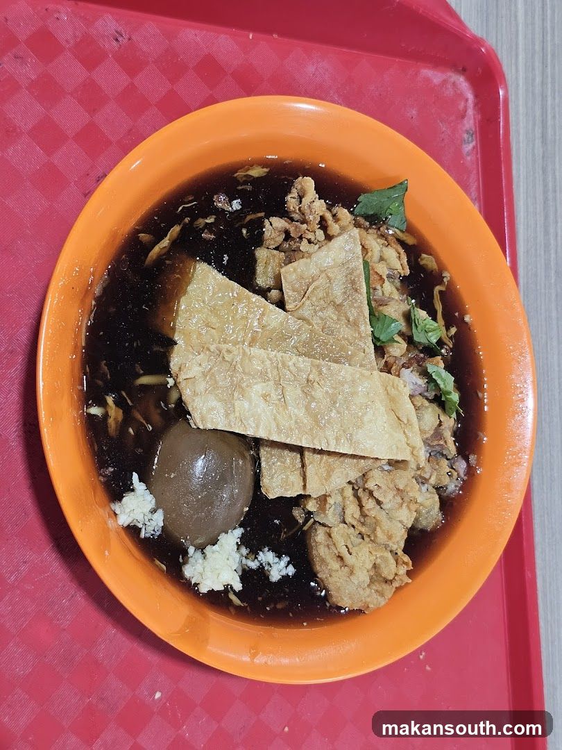 Braised Egg and Tofu Skin Noodles