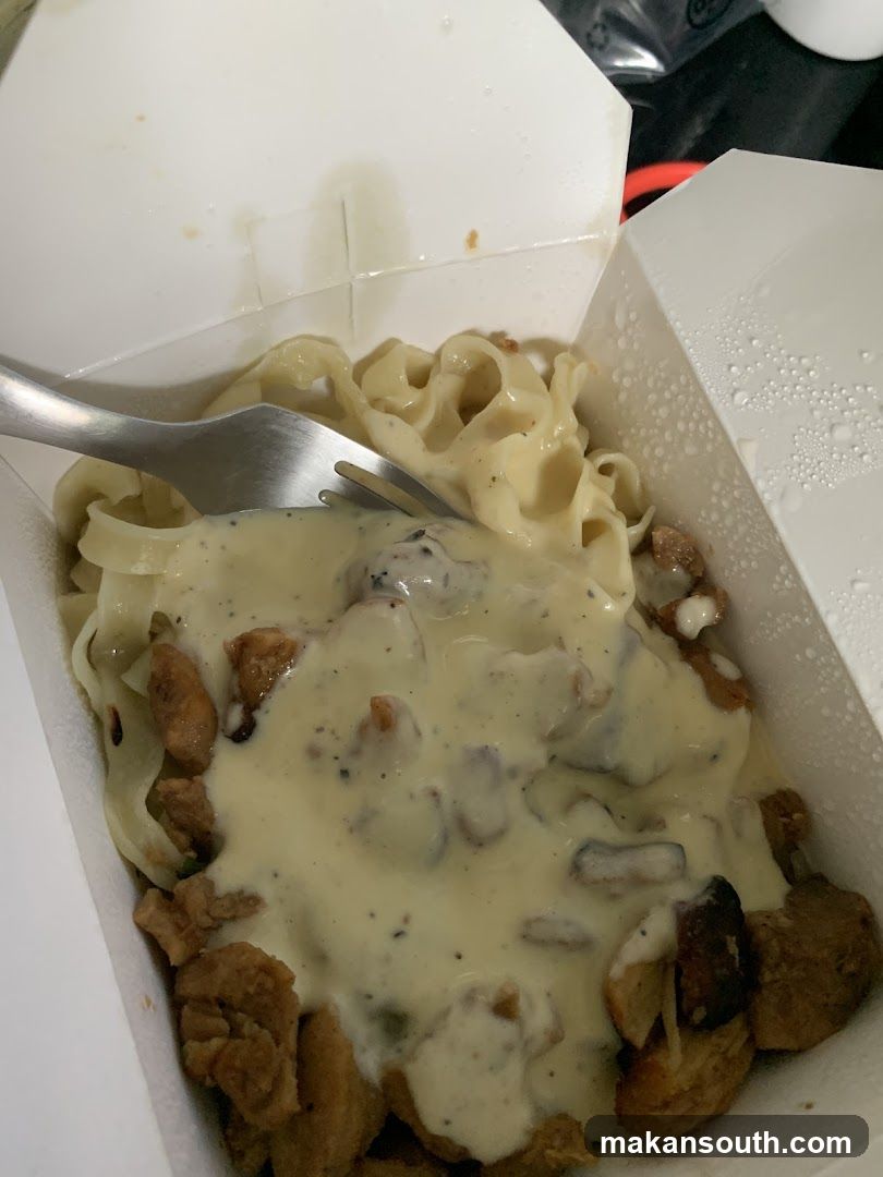 Pasta with Cream Sauce and Chicken
