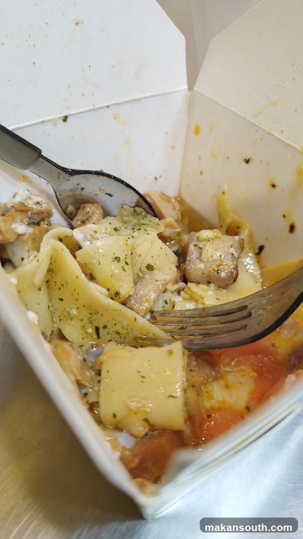 Pasta with Chicken and Sauce