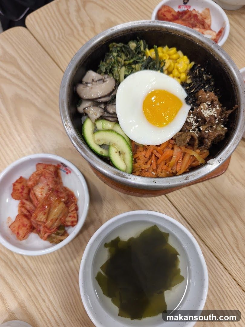 Bibimbap with side dishes