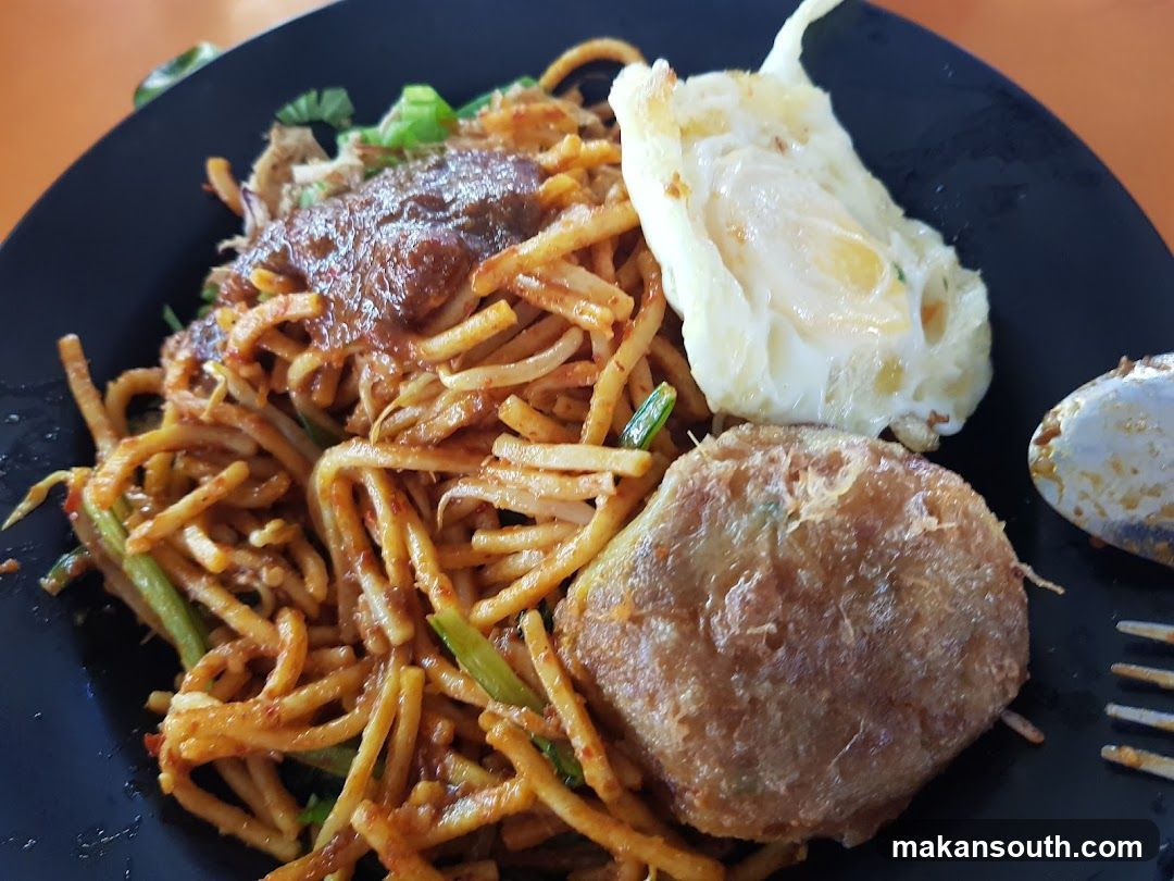 Noodles with Fried Egg and Patty