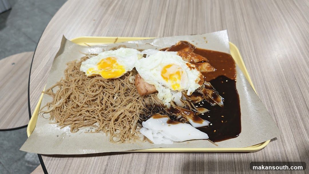 Noodles with Fried Eggs and Gravy