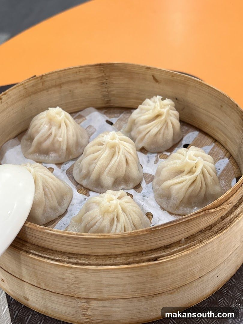 Qian Duo Duo ShangHai Prawn Noodles Xiaolongbao 钱多多上海虾面小笼包