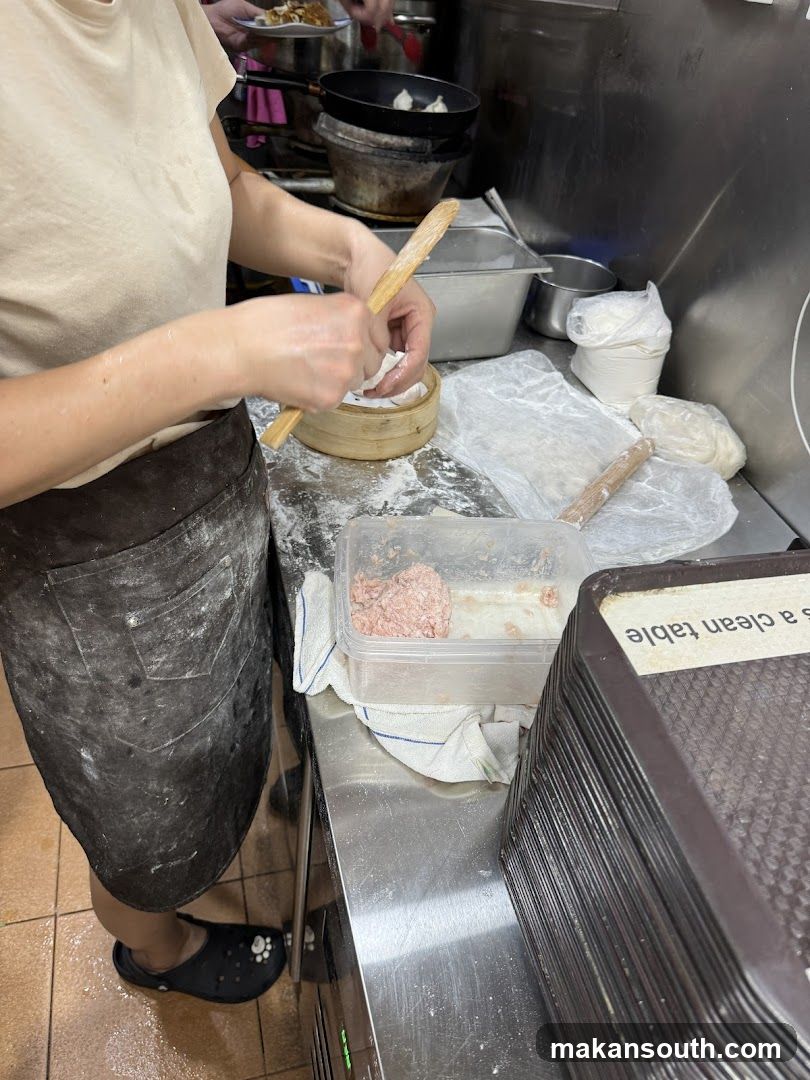 Qian Duo Duo ShangHai Prawn Noodles Xiaolongbao 钱多多上海虾面小笼包