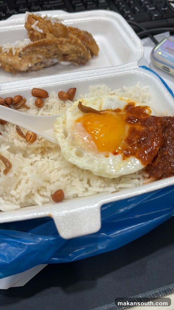 323 椰浆饭 Nasi Lemak Stall 01-48