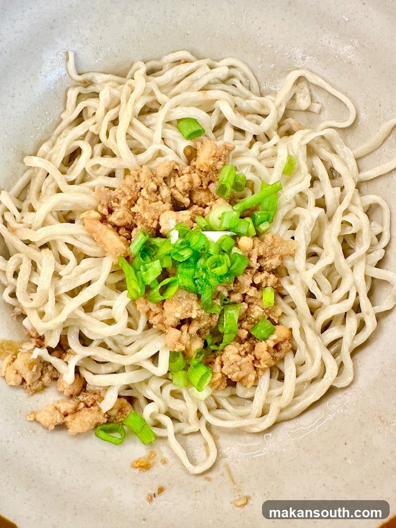 Noodles with Minced Meat and Scallions