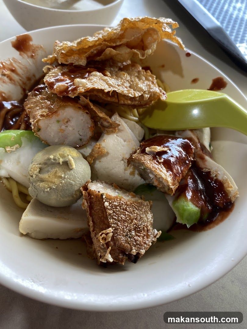 Noodles with Fish Cakes and Fried Ingredients