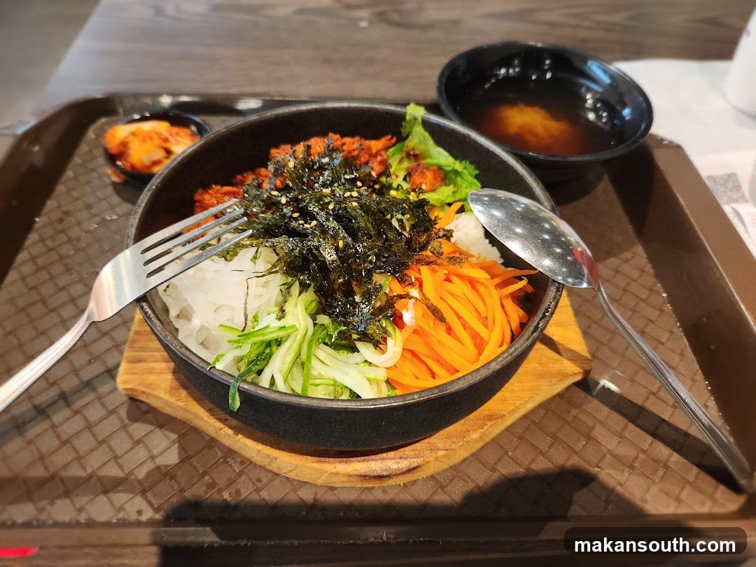 Bibimbap with Kimchi and Soup