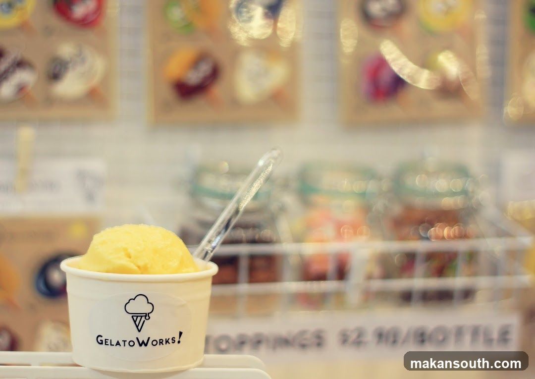 Gelato cup with toppings