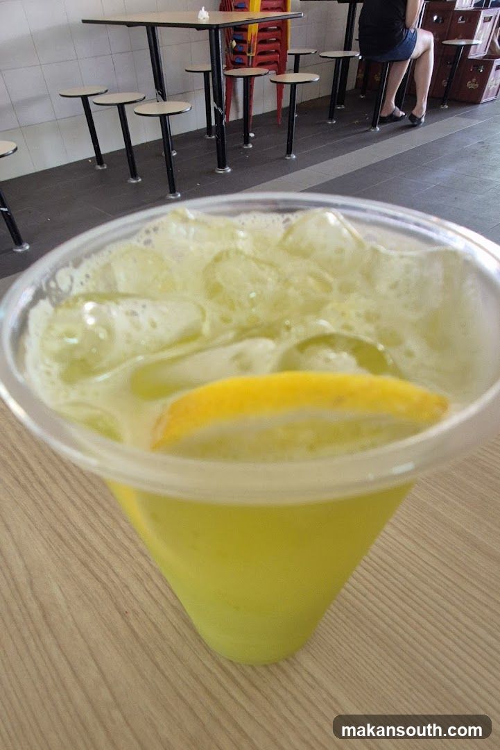 Iced Lemonade with Lemon Slice