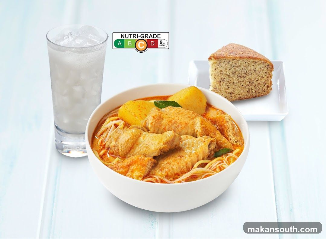 Curry Chicken Noodles with Cake and Drink
